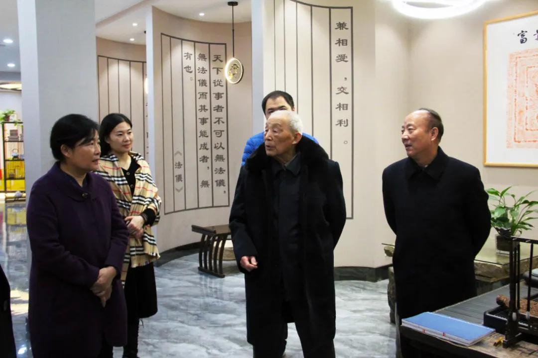 朱老师墨子铭文出装有哪些推荐？如何选择最优搭配？