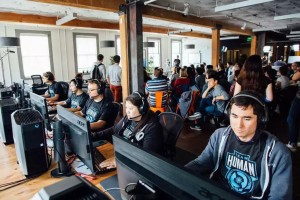 Dota中最有趣的AI对战有哪些？如何提升游戏体验？